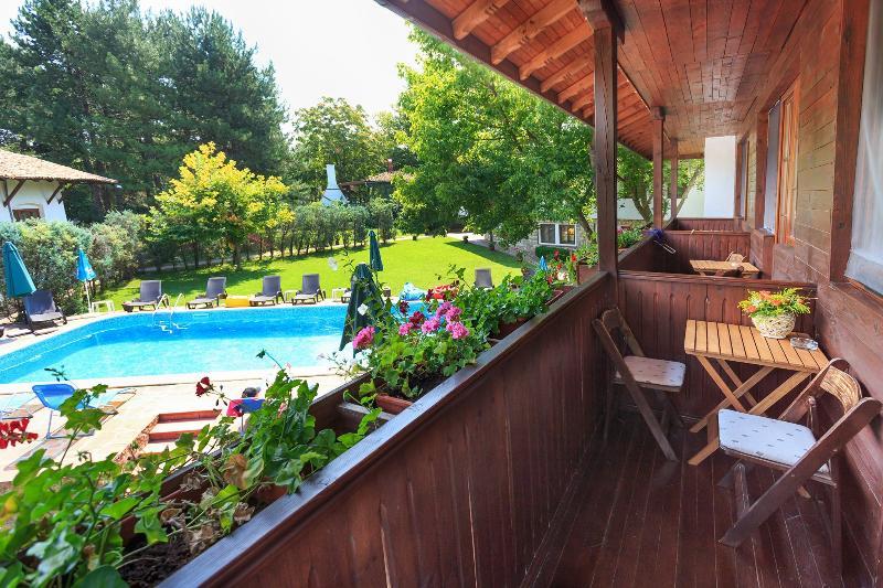 ארבאנאסי Hotel Izvora - Garden Retreat מראה חיצוני תמונה